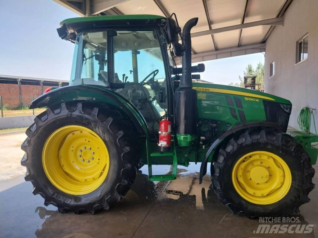 John Deere 5090 M Traktory