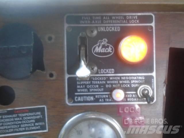 Mack RM 6866 S Sněžné pluhy, přední sněhové radlice
