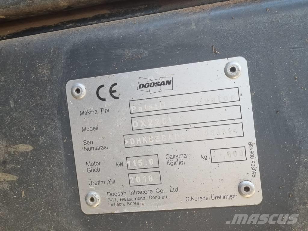 Doosan DX 225 Pásová rýpadla
