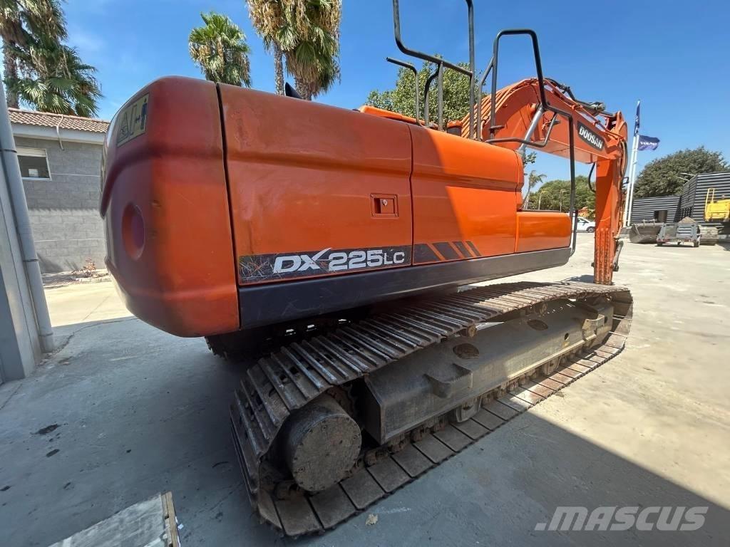 Doosan DX 225 Pásová rýpadla