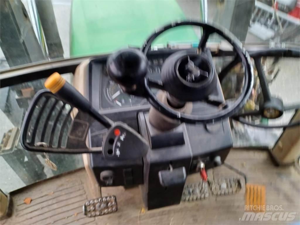 John Deere 6110SE Lesní traktory