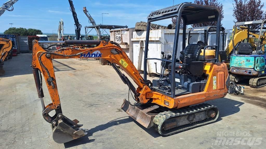 Hanix H15B-2 Mini rýpadla < 7t