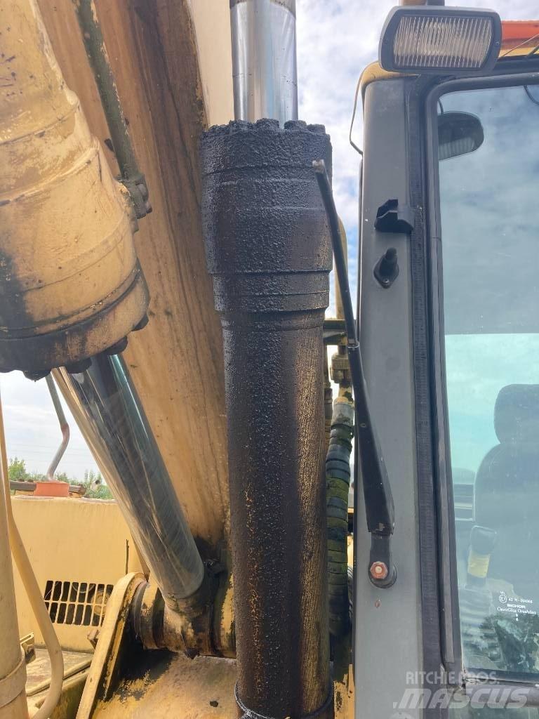 Komatsu PW 170 Kolová rýpadla