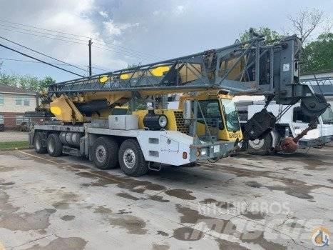 Grove TMS 700 E Univerzální terénní jeřáby