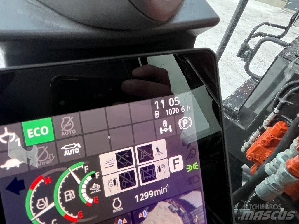 Hitachi ZX 135 W-7 Kolová rýpadla