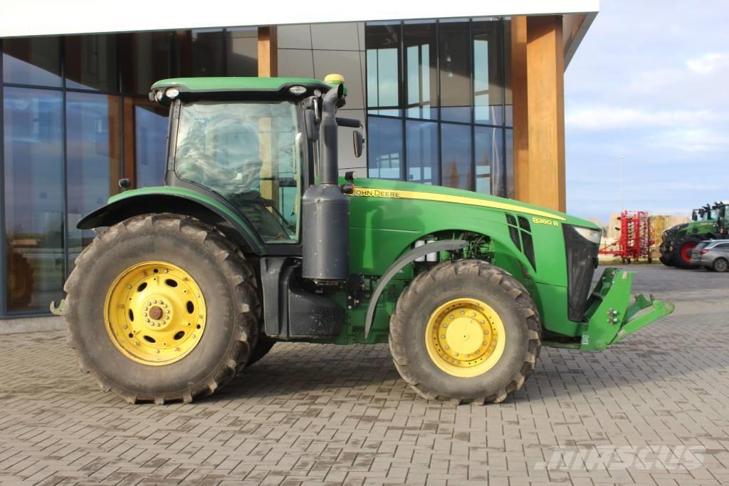 John Deere 8260 R Traktory
