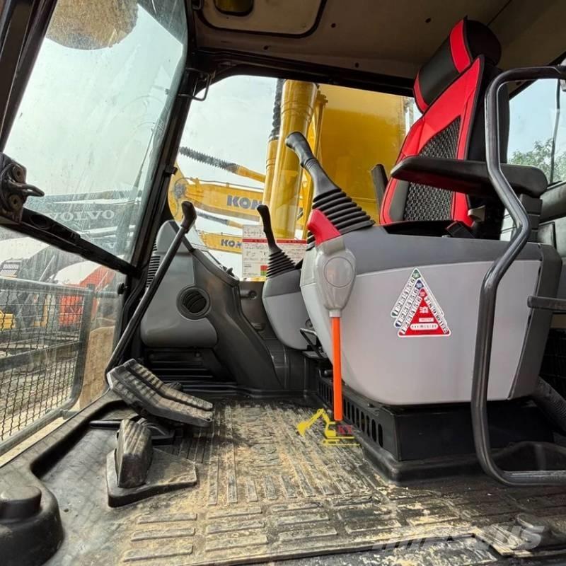 Komatsu PC 220-8 Pásová rýpadla