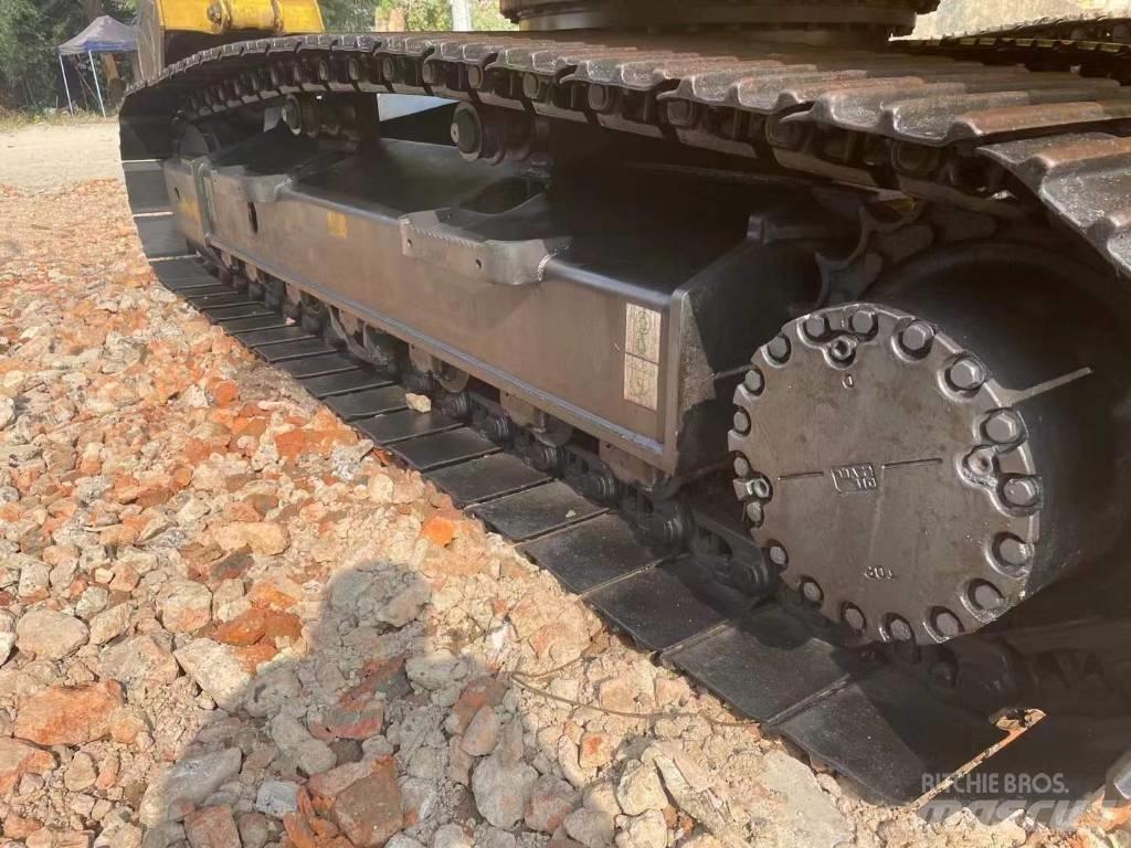 Komatsu PC200 Pásová rýpadla