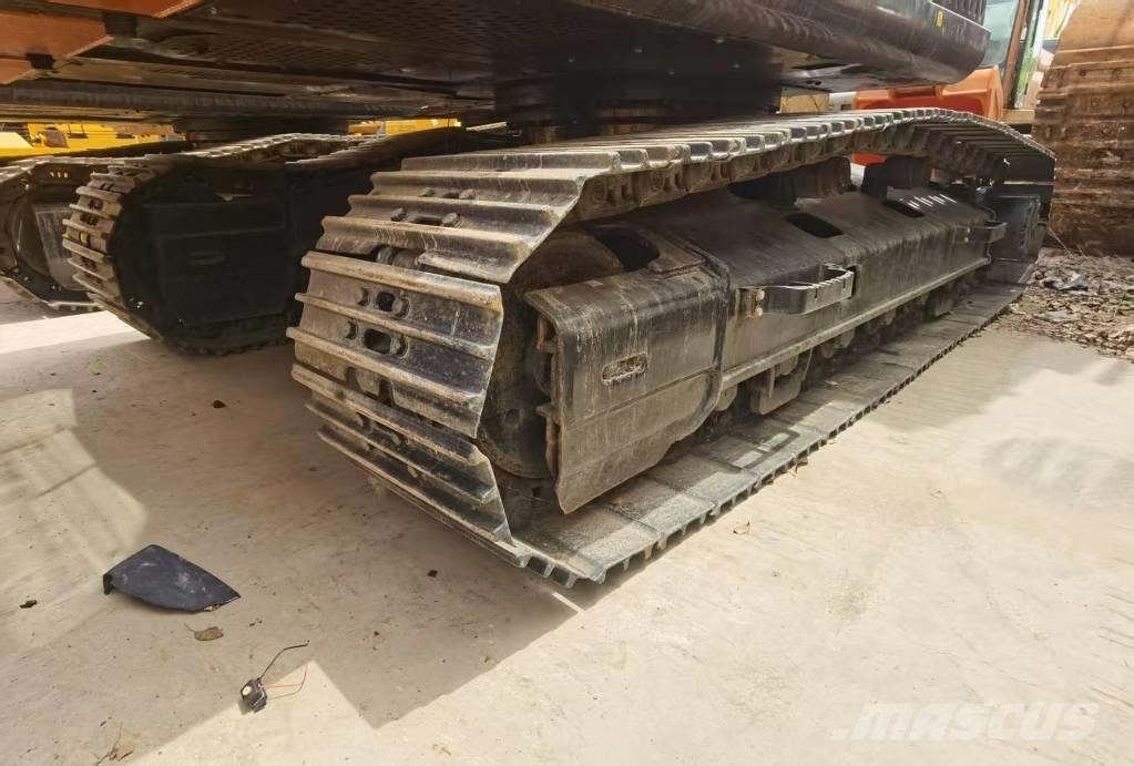 Hitachi ZX 210 Pásová rýpadla