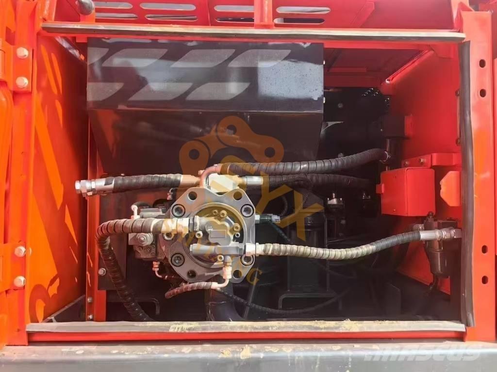 Doosan DX225 Pásová rýpadla