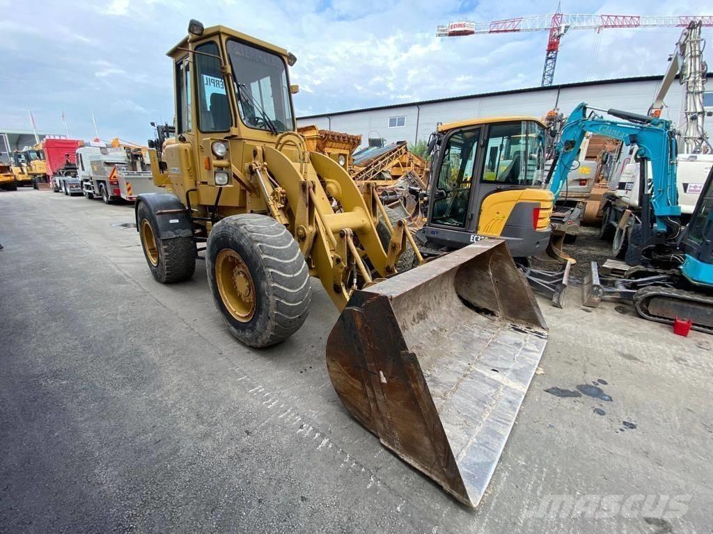 CAT 920 Kolové nakladače