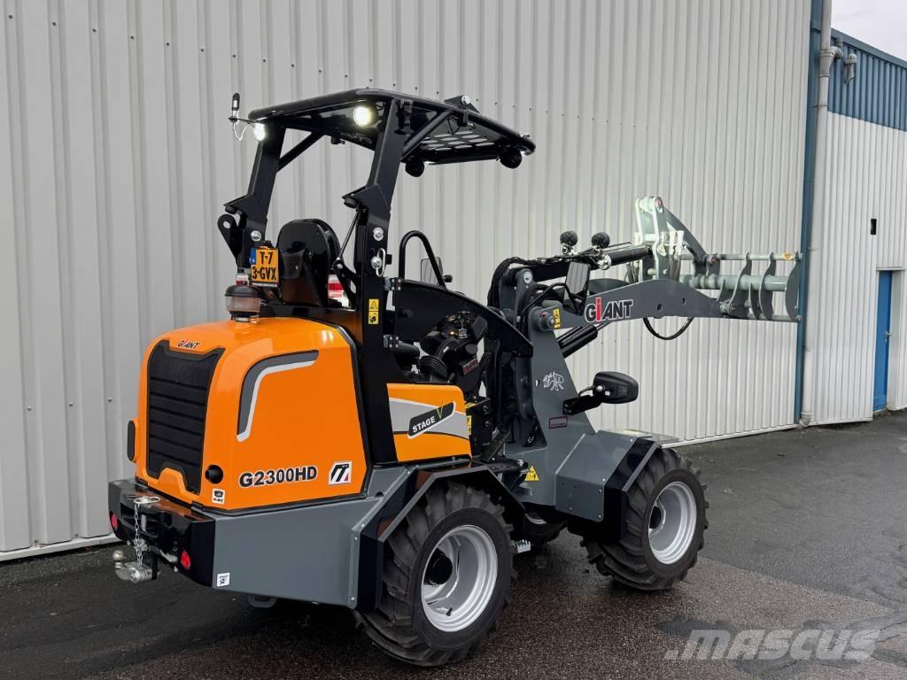 GiANT G 2300 HD Kolové nakladače
