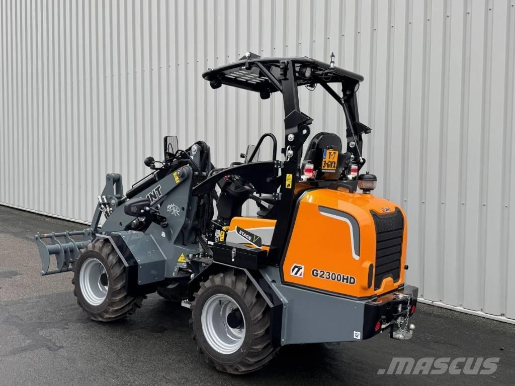 GiANT G 2300 HD Kolové nakladače