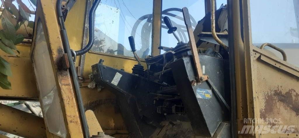 CAT 955 K Pásové nakladače