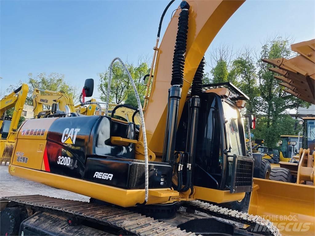 CAT 320d2l Pásová rýpadla