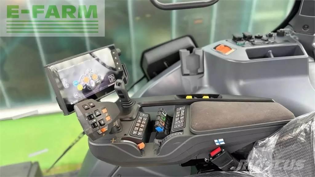 Valtra q 285 Traktory