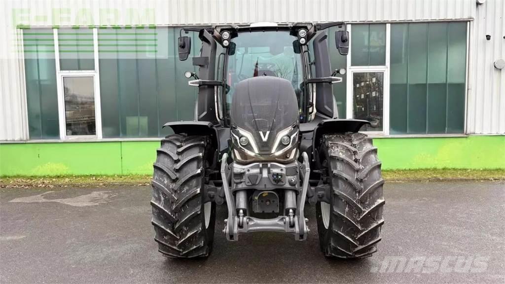 Valtra q 285 Traktory