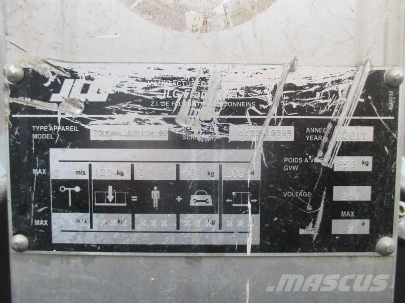 JLG Toucan Junior 8 Vertikální sloupové výtahy