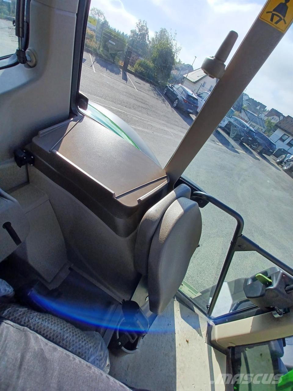 John Deere 6110M Traktory