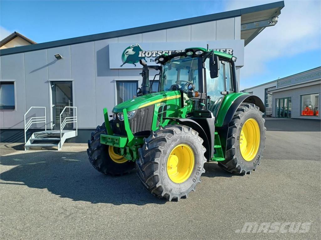 John Deere 6110M Traktory