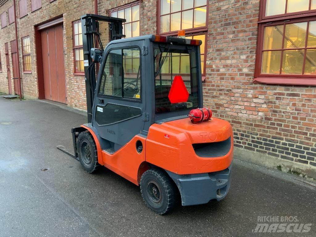 Toyota 02-8 FD F 30 Dieselové vozíky