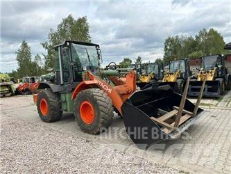 Hitachi ZW 150 Kolové nakladače