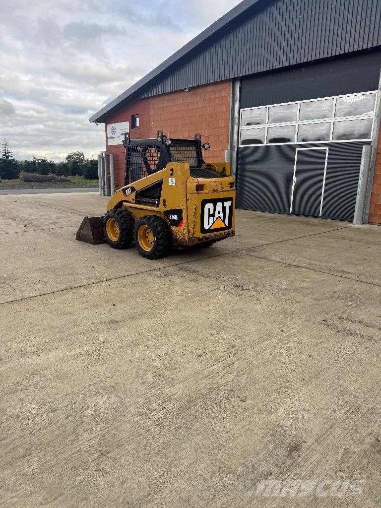 CAT 216 B 3 Smykem řízené nakladače