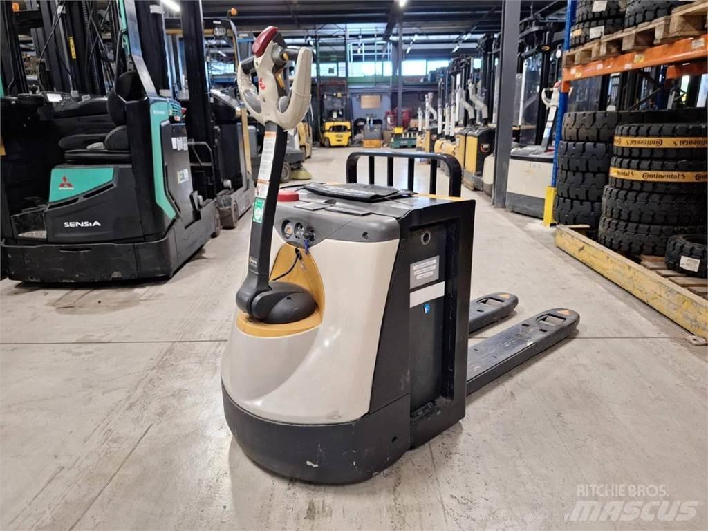 Crown WP3080 Ručně vedené vysokozdvižné vozíky