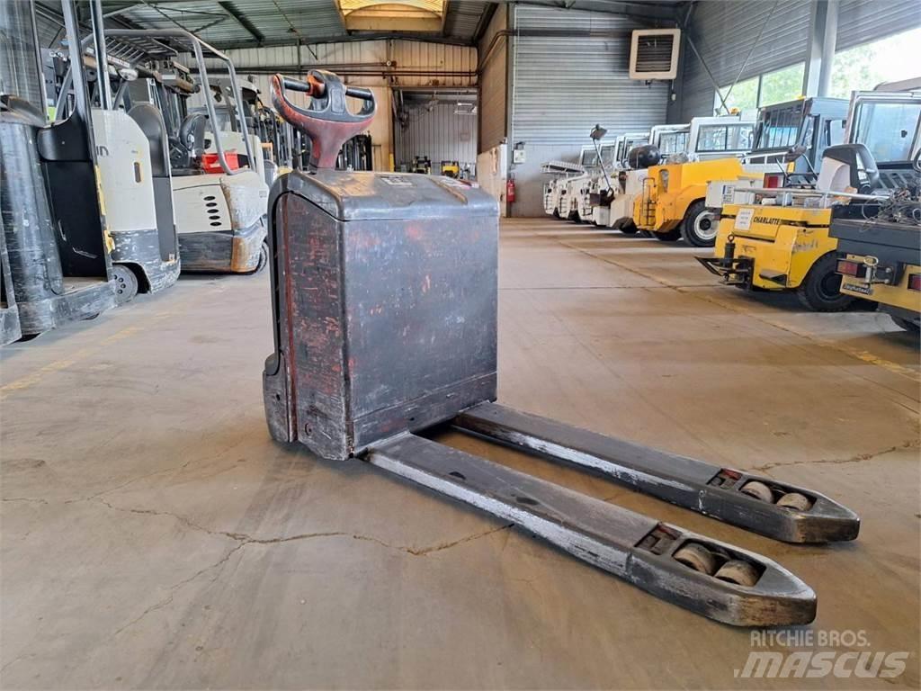 Fenwick T18 Ručně vedené vysokozdvižné vozíky
