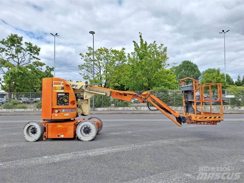 JLG E300AJP Další zvedače a plošiny