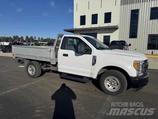 Ford F250 XL Další