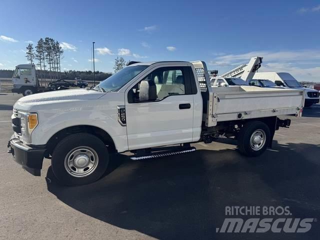 Ford F250 XL Další