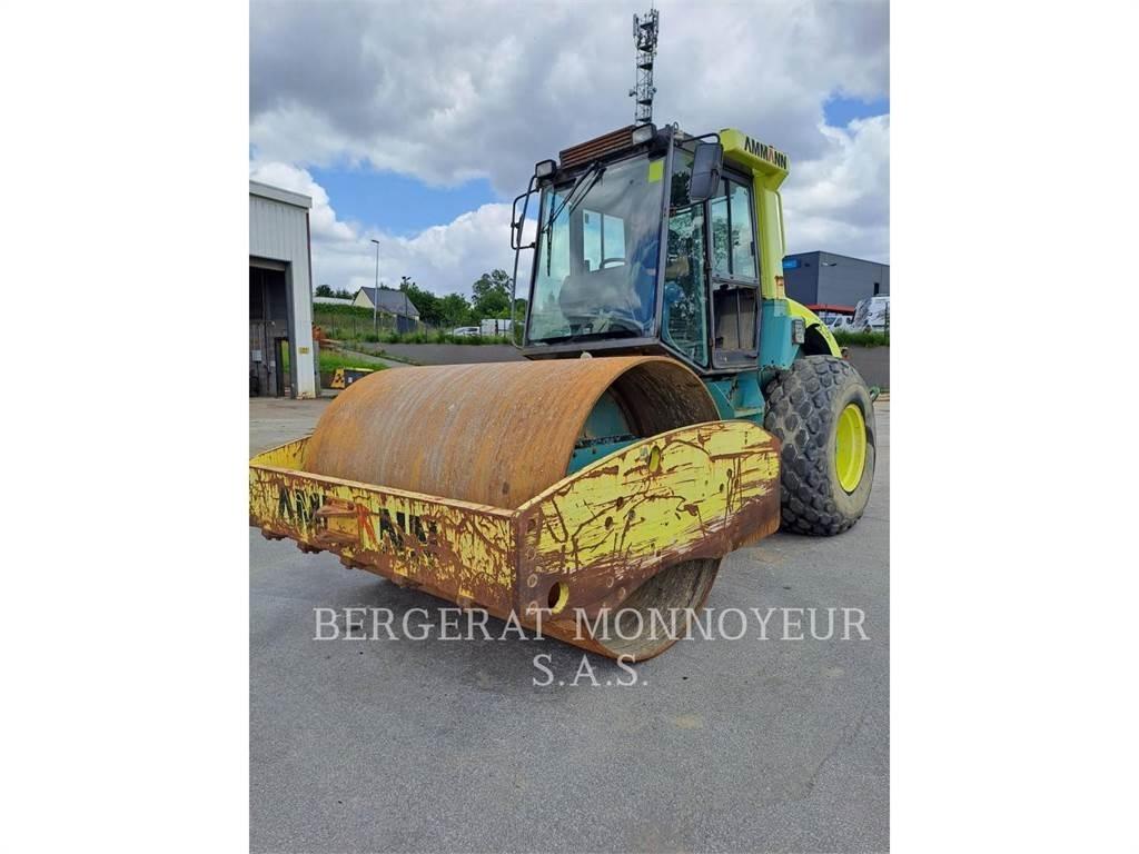 Ammann ASC130D Půdní kompaktory