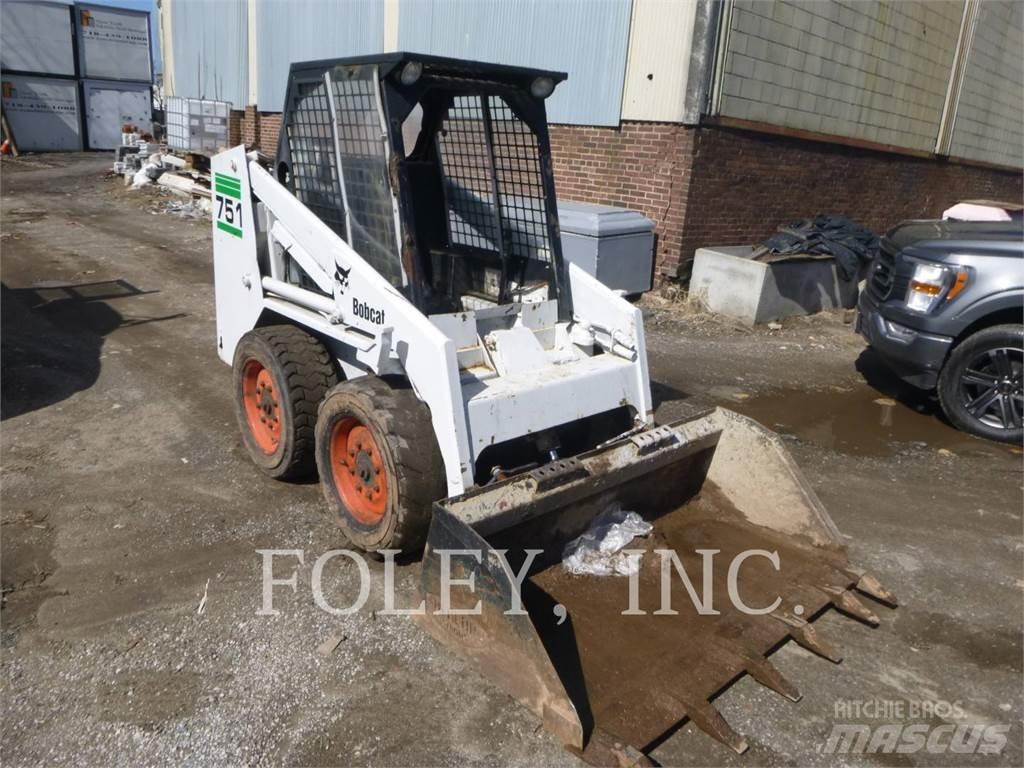 Bobcat 743B Smykem řízené nakladače