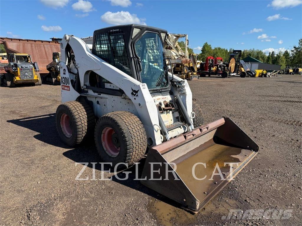 Bobcat A300 Smykem řízené nakladače