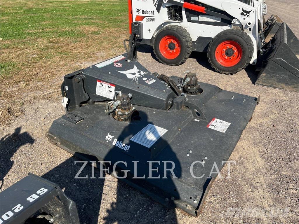 Bobcat BRUSHCAT Smykem řízené nakladače