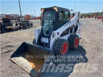 Bobcat S590 Smykem řízené nakladače