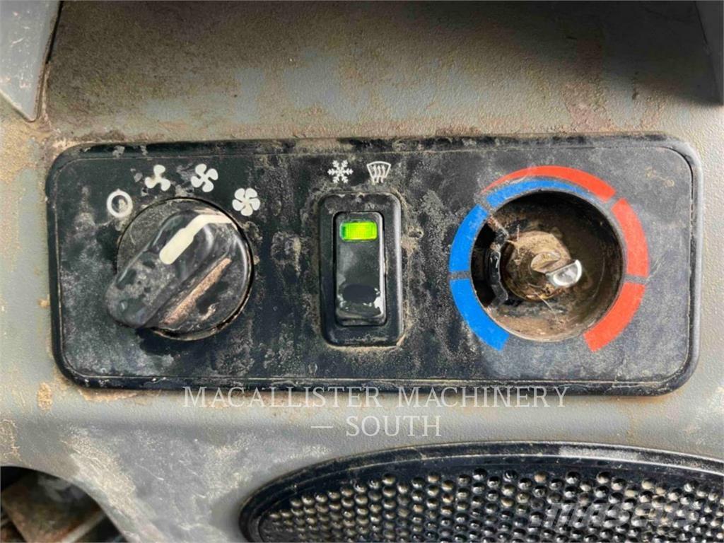 Bobcat T740 Pásové nakladače