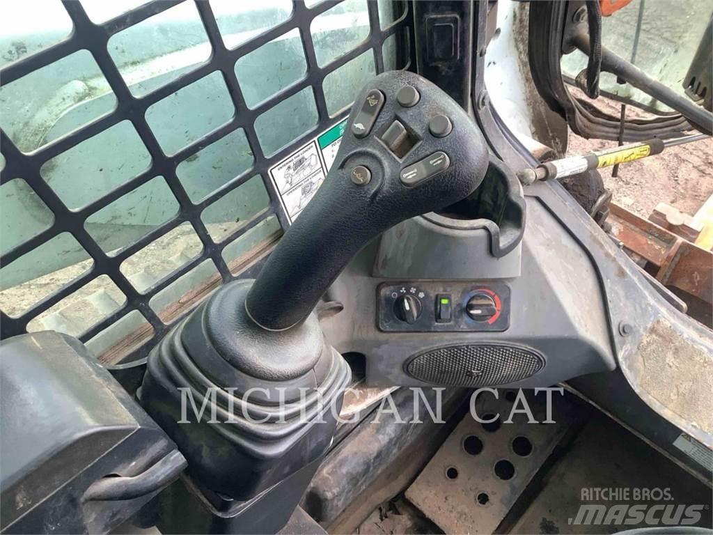 Bobcat T770 Smykem řízené nakladače