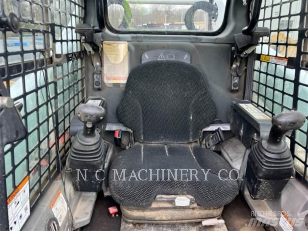 Bobcat T870 Smykem řízené nakladače