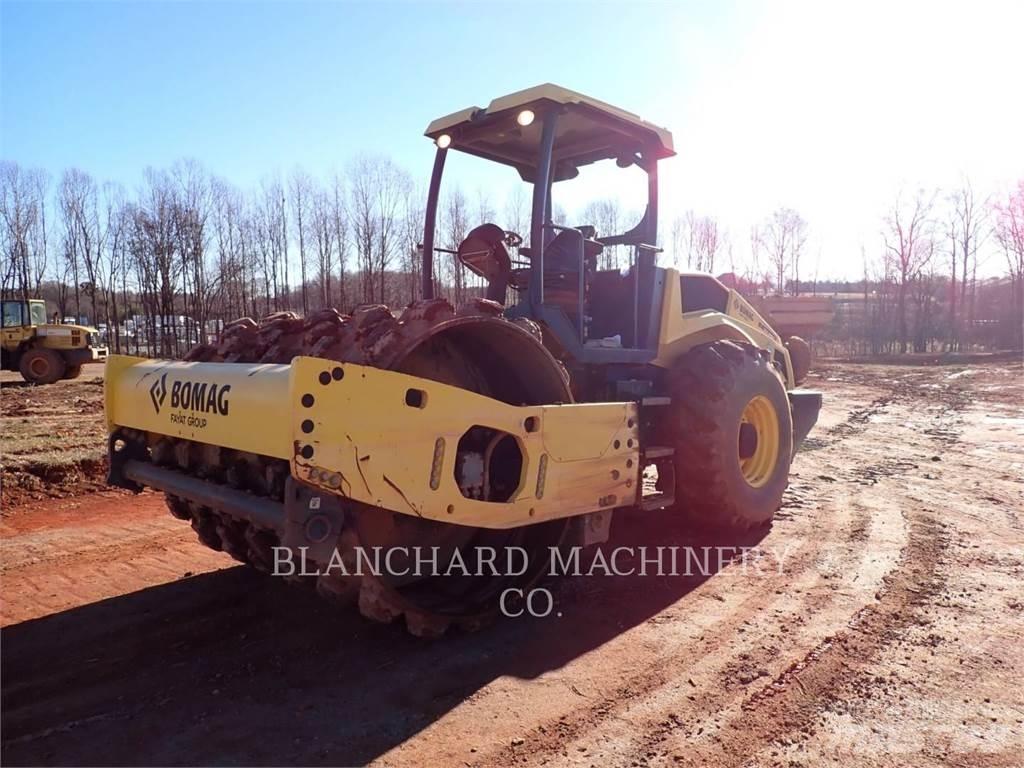 Bomag BW211PHD-5 Půdní kompaktory