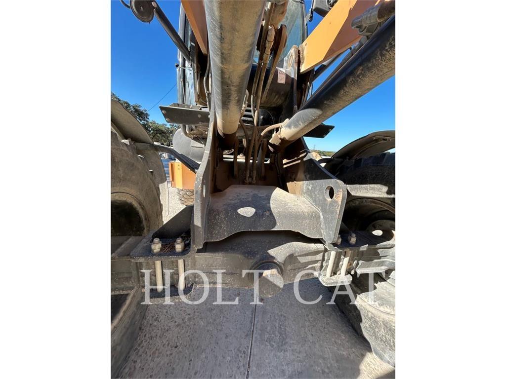 CASE 321F Kolové nakladače