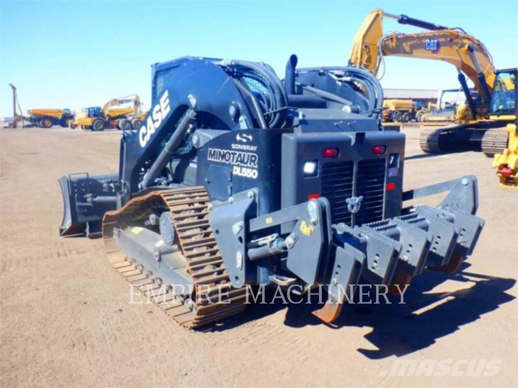 CASE DL550 Smykem řízené nakladače