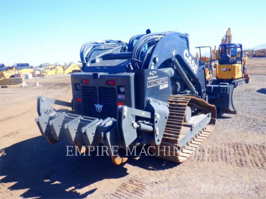 CASE DL550 Smykem řízené nakladače