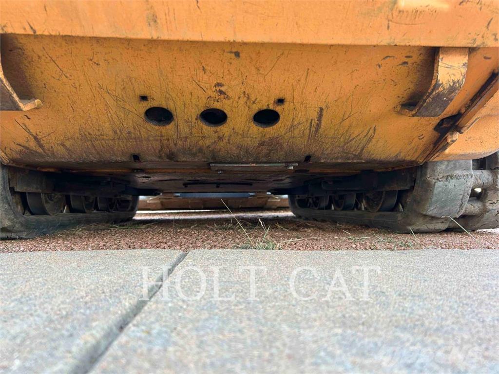 CASE TR270 Pásové nakladače