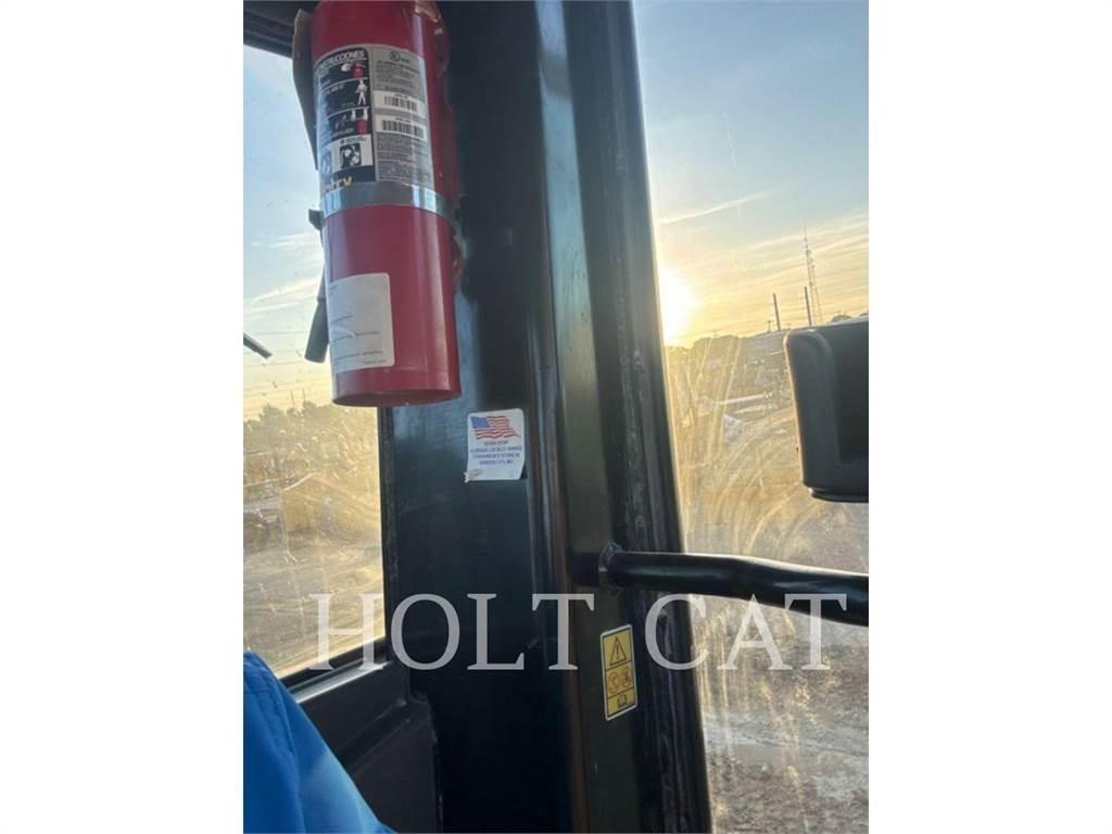 CAT 140 AWD Grejdry