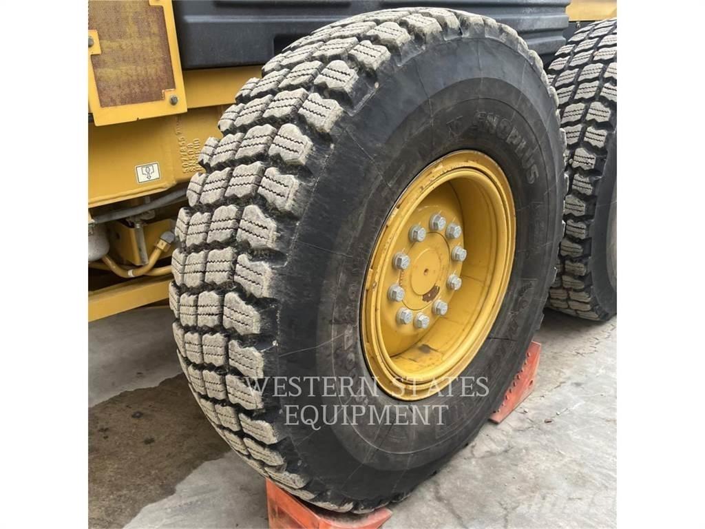 CAT 140 AWD Grejdry