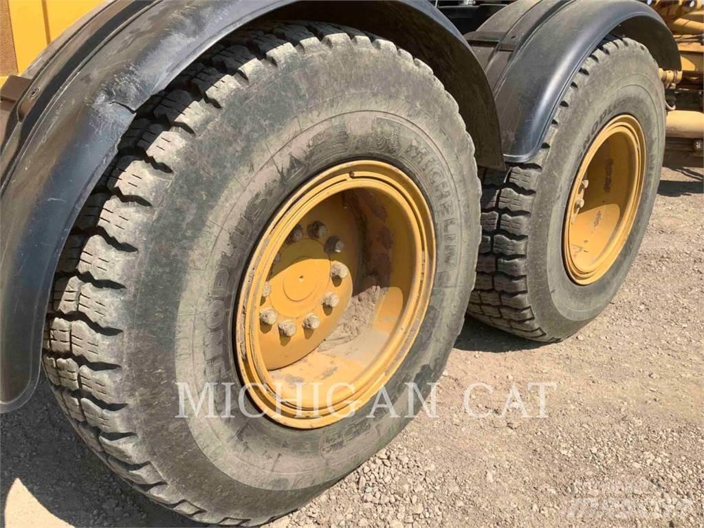 CAT 140M2 AWD Grejdry