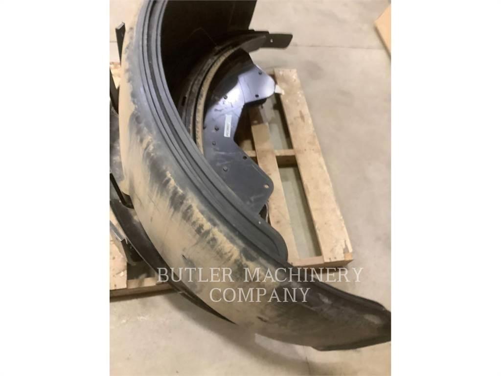 CAT 160M2 REAR FENDER Stavebnictví - ostatní