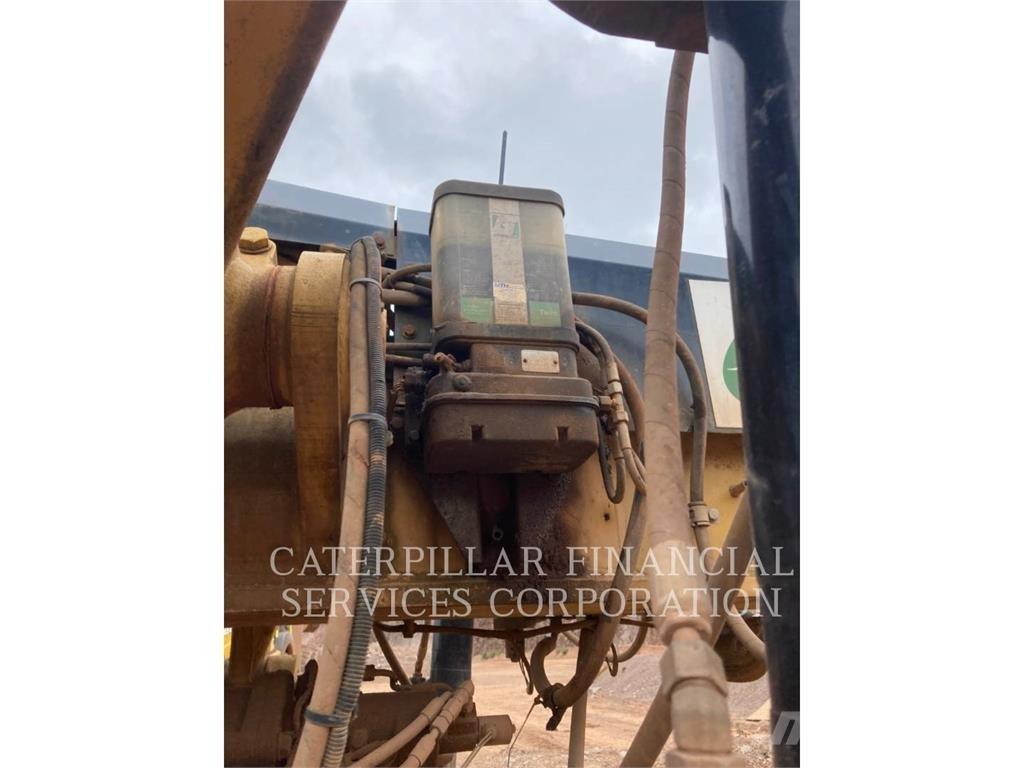 CAT 16M Grejdry